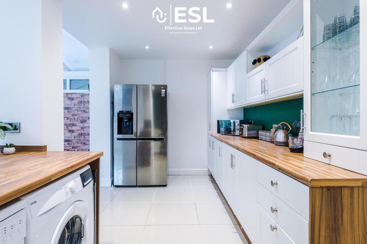 Open Plan - 3 Bedroom House - Garden And Outdoor Seating - Driveway Parking - Short Drive To City Centre Saughall エクステリア 写真