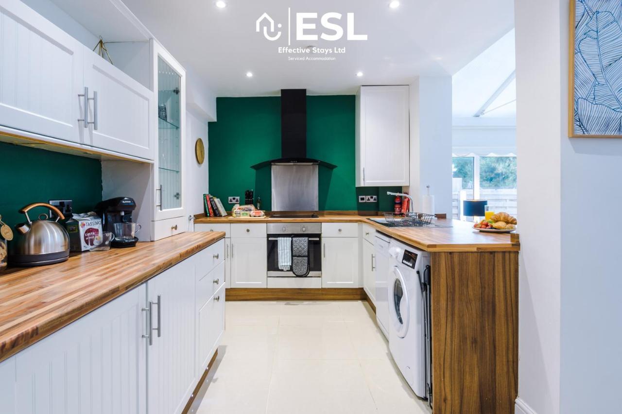 Open Plan - 3 Bedroom House - Garden And Outdoor Seating - Driveway Parking - Short Drive To City Centre Saughall エクステリア 写真