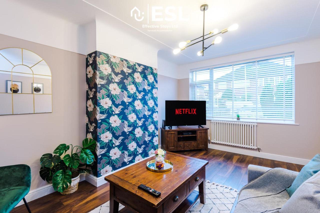 Open Plan - 3 Bedroom House - Garden And Outdoor Seating - Driveway Parking - Short Drive To City Centre Saughall エクステリア 写真