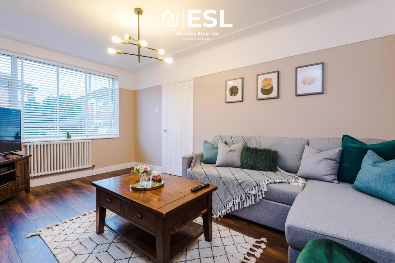 Open Plan - 3 Bedroom House - Garden And Outdoor Seating - Driveway Parking - Short Drive To City Centre Saughall エクステリア 写真