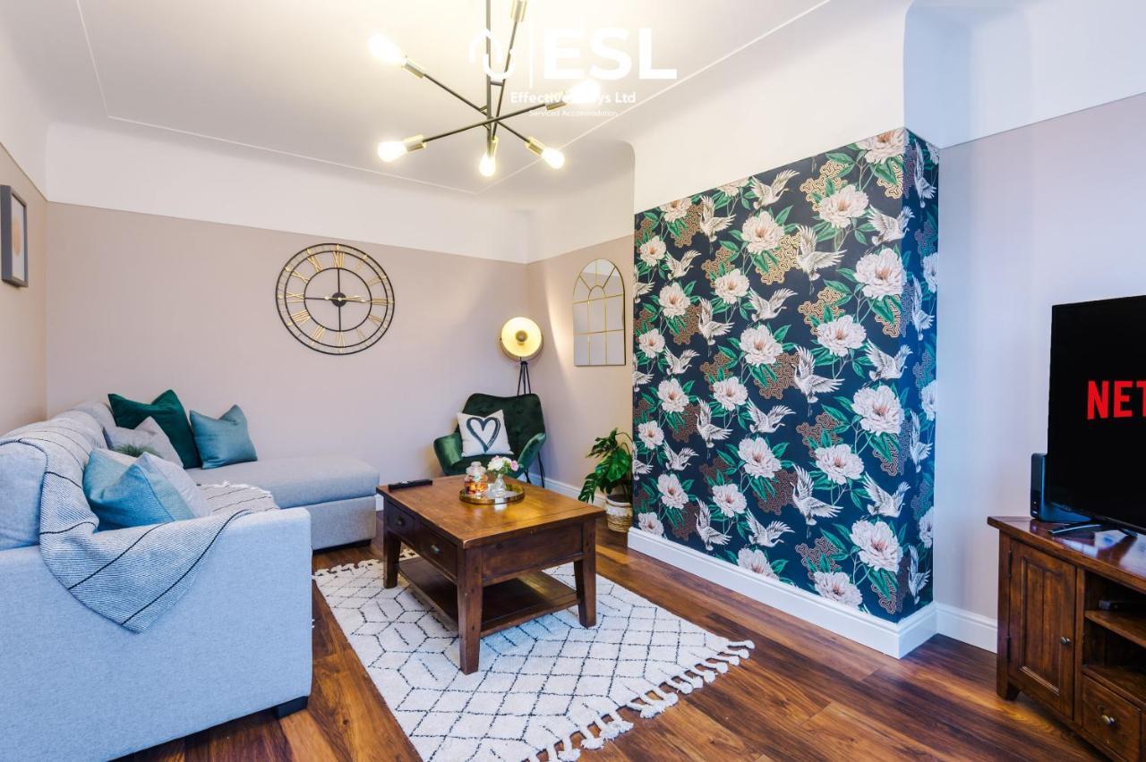 Open Plan - 3 Bedroom House - Garden And Outdoor Seating - Driveway Parking - Short Drive To City Centre Saughall エクステリア 写真