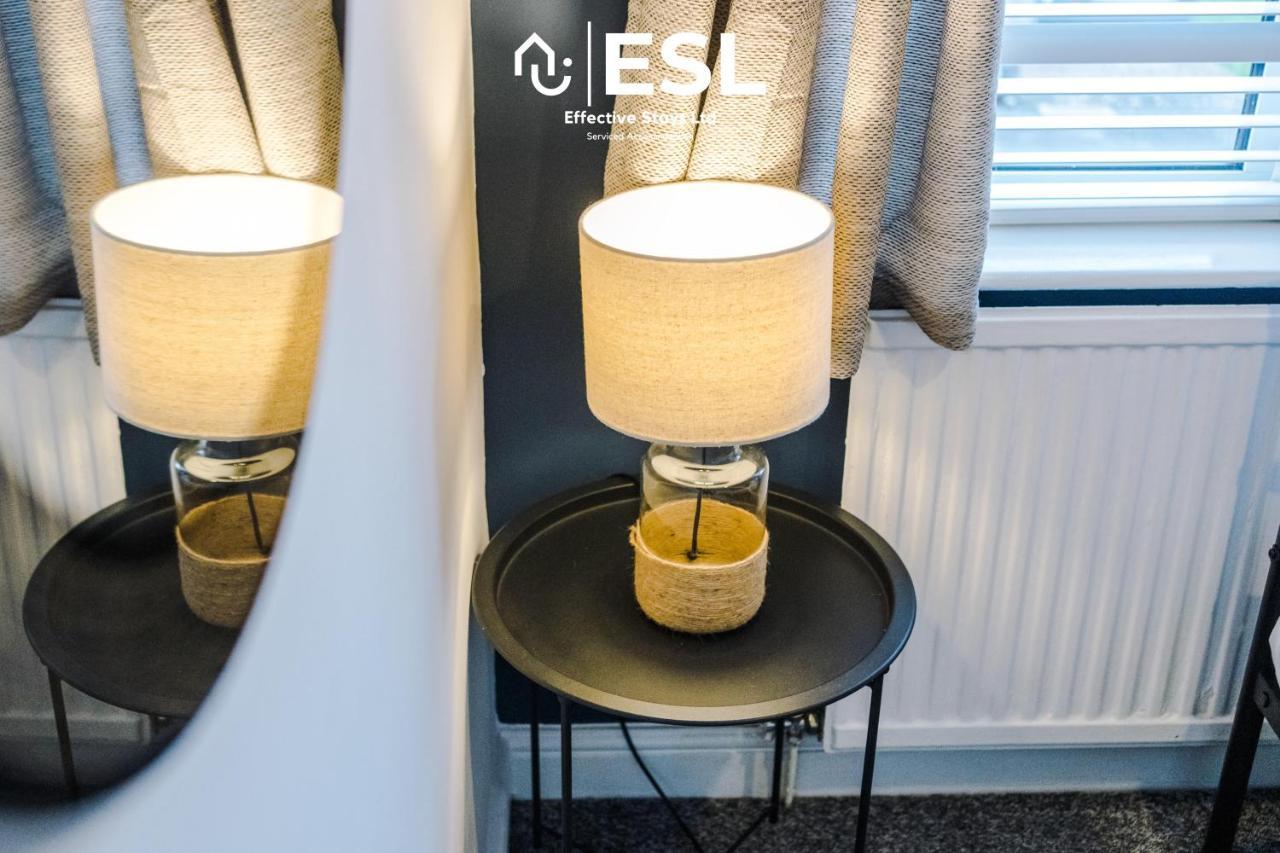 Open Plan - 3 Bedroom House - Garden And Outdoor Seating - Driveway Parking - Short Drive To City Centre Saughall エクステリア 写真