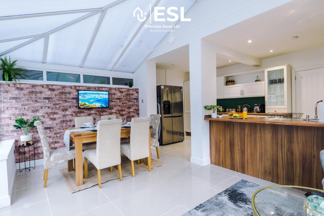 Open Plan - 3 Bedroom House - Garden And Outdoor Seating - Driveway Parking - Short Drive To City Centre Saughall エクステリア 写真
