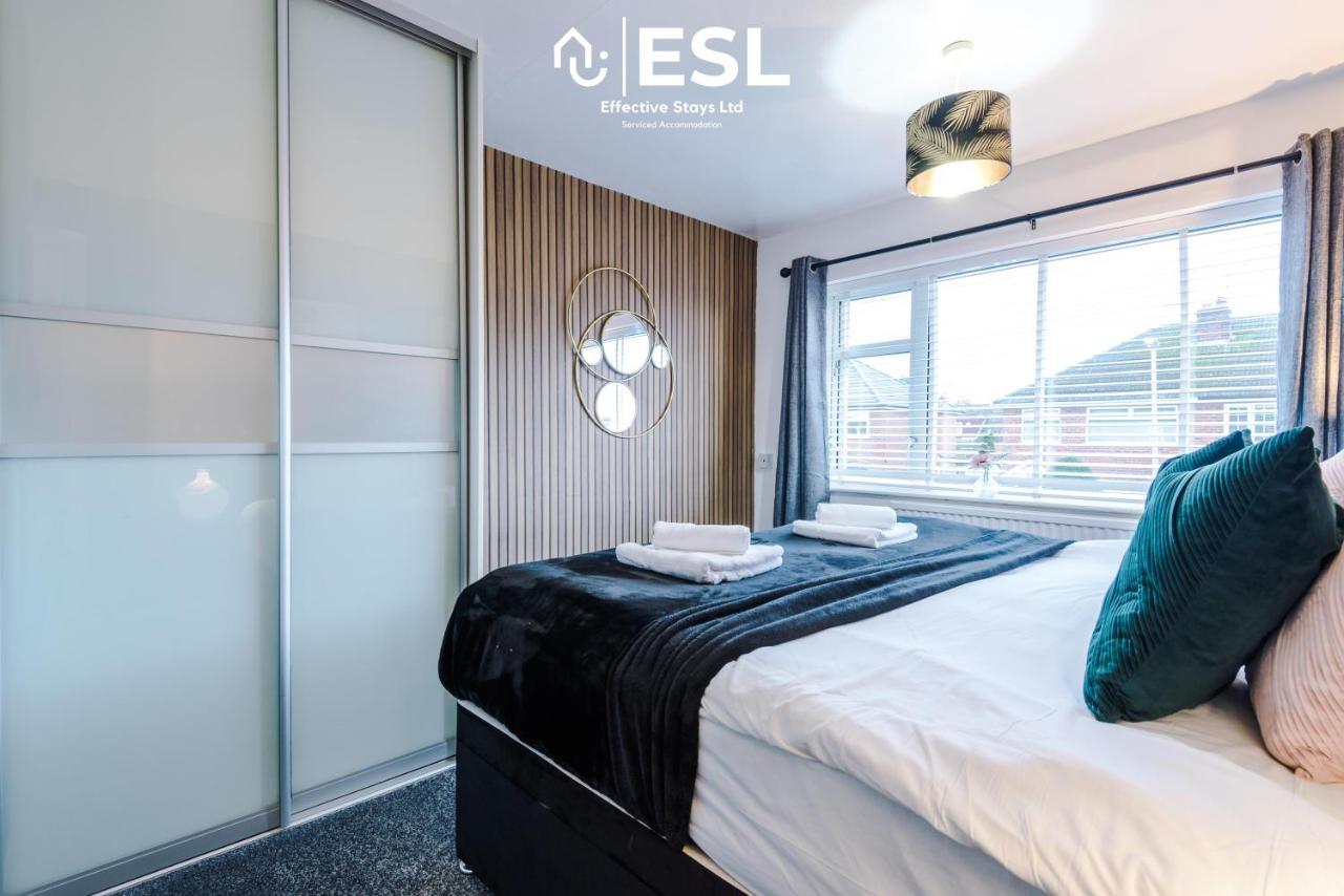 Open Plan - 3 Bedroom House - Garden And Outdoor Seating - Driveway Parking - Short Drive To City Centre Saughall エクステリア 写真