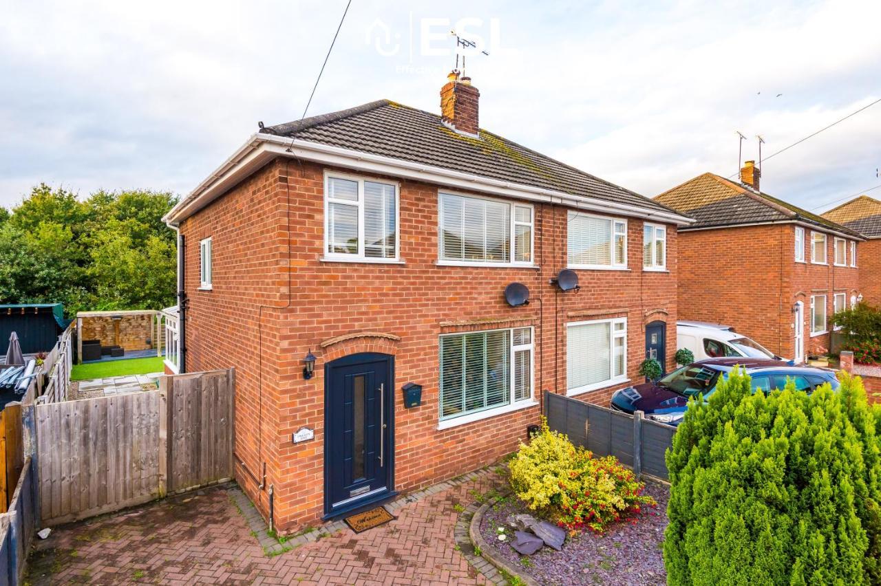 Open Plan - 3 Bedroom House - Garden And Outdoor Seating - Driveway Parking - Short Drive To City Centre Saughall エクステリア 写真
