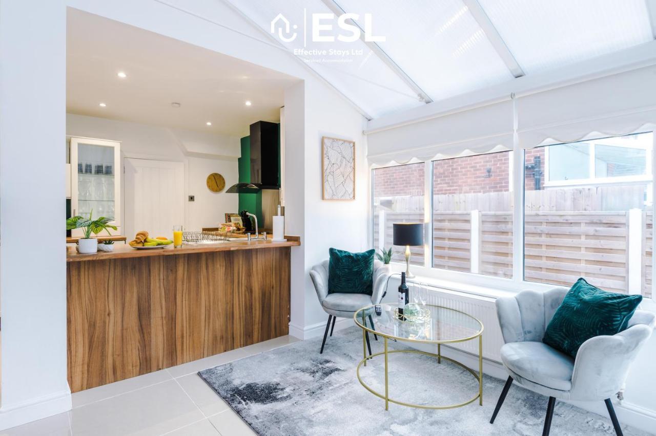 Open Plan - 3 Bedroom House - Garden And Outdoor Seating - Driveway Parking - Short Drive To City Centre Saughall エクステリア 写真